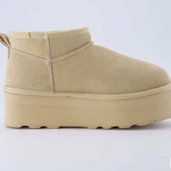 NEW CUSHIONAIRE Suede Hippy Platform Lined Booties in sand for women 1025 4m2 - Picture 1 of 7